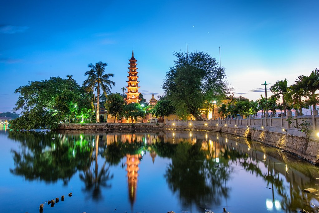 "Cultural Marvels and Natural Wonders: A 6-Day Vietnam Escape"