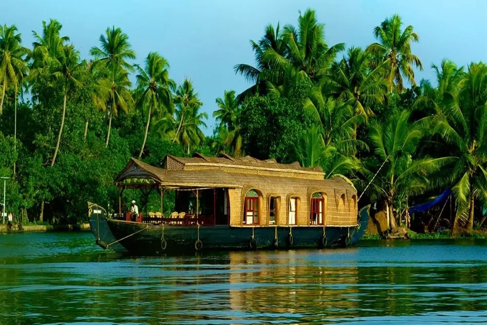 Soothing Kumarakom, Munnar, Alleppey Honeymoon Package 7 Days & 6 Nights